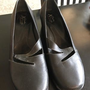 LN Clarks Artisan Collection Black Leather Wedge